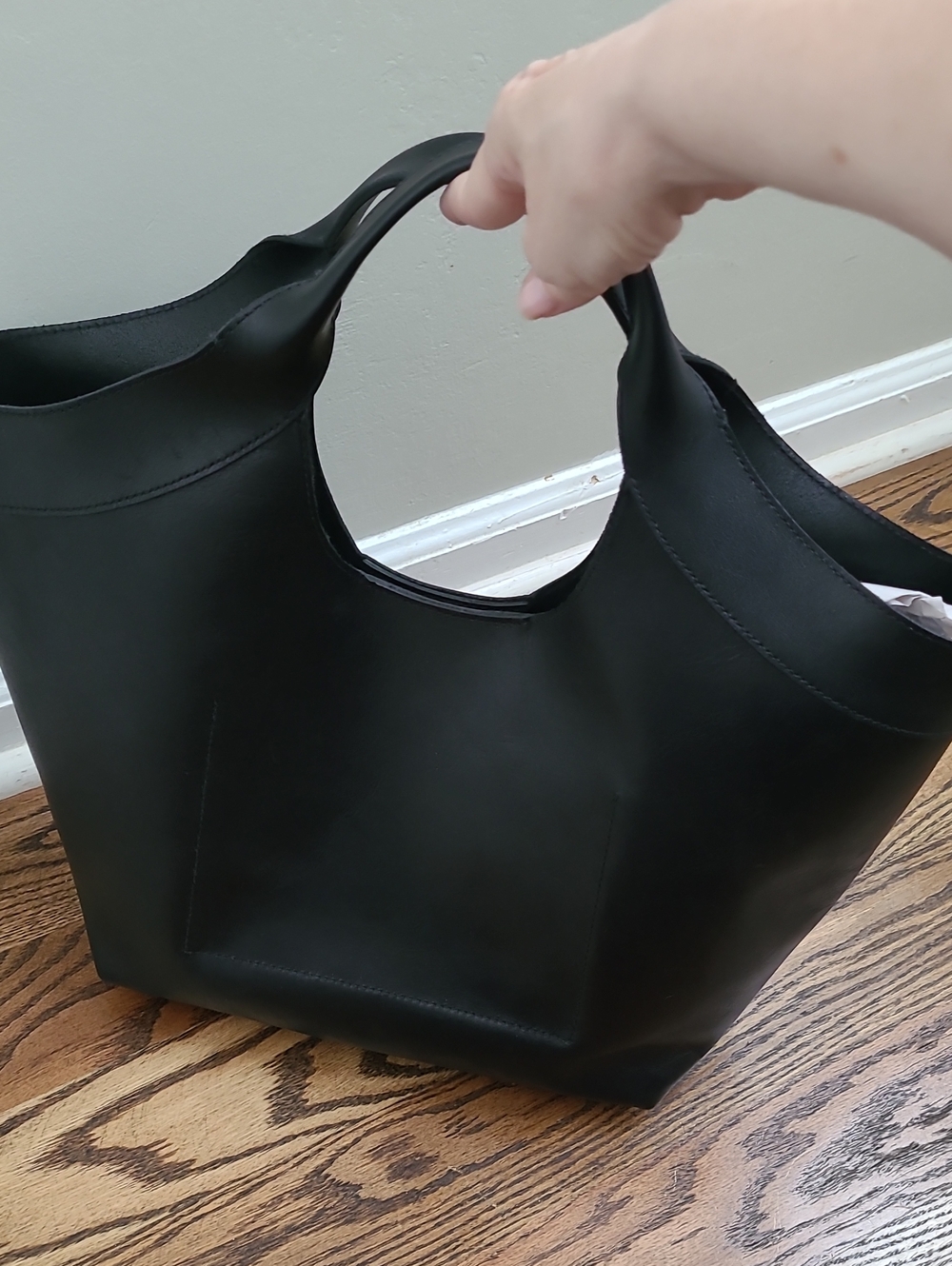 Madewell The Sydney Cutout Tote in Leather in True Black - Picture 3 of 8